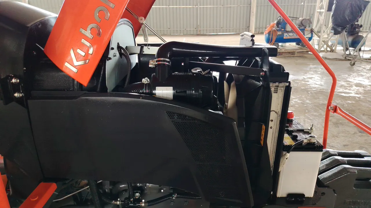 2024 Kubota B2140SN-B – Engine