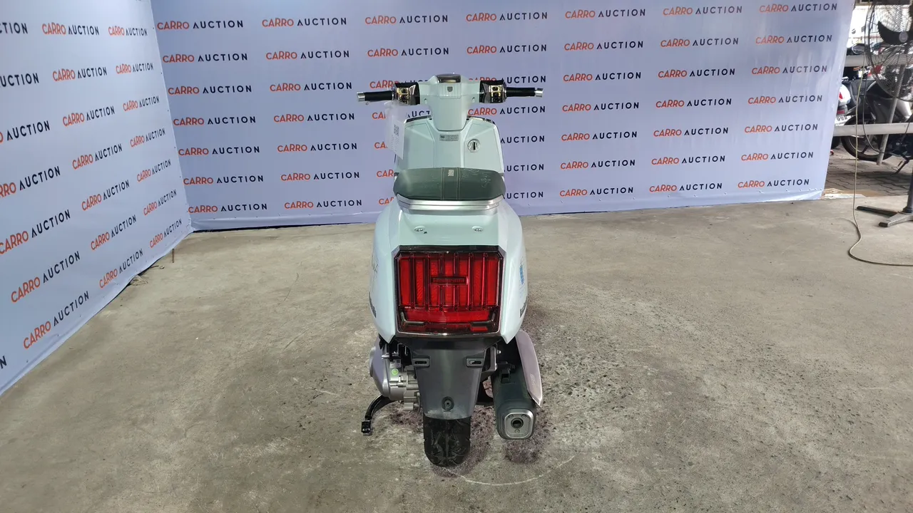 2023 Lambretta X300 – Back