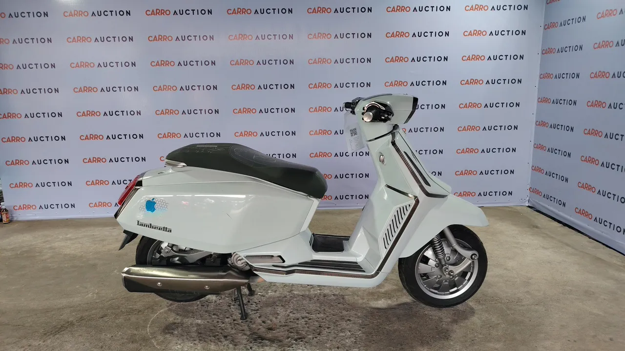 2023 Lambretta X300 – Side
