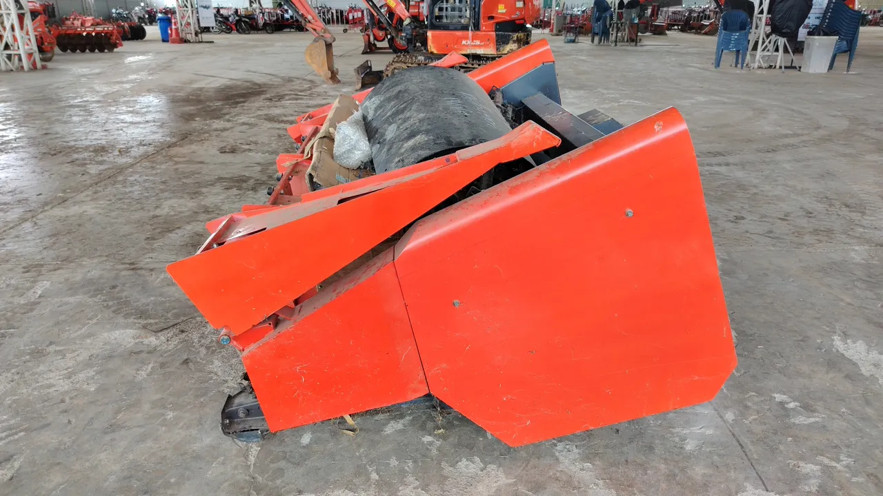 Kubota CH105 – Exterior