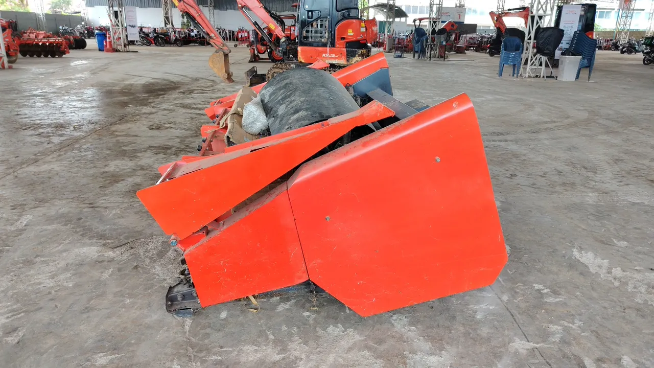Kubota CH105 – Exterior