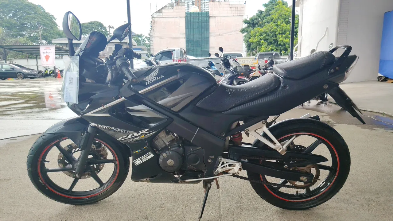 2009 Honda CBR150R – Exterior