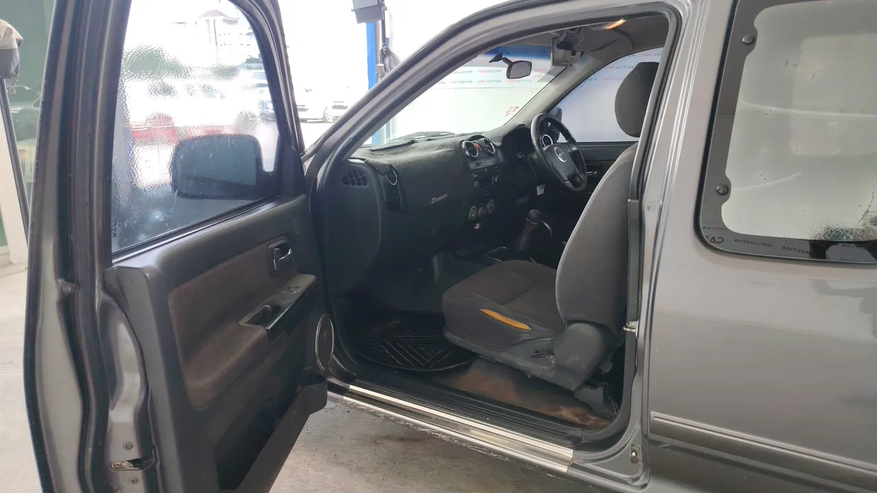2010 Isuzu D-Max – Front