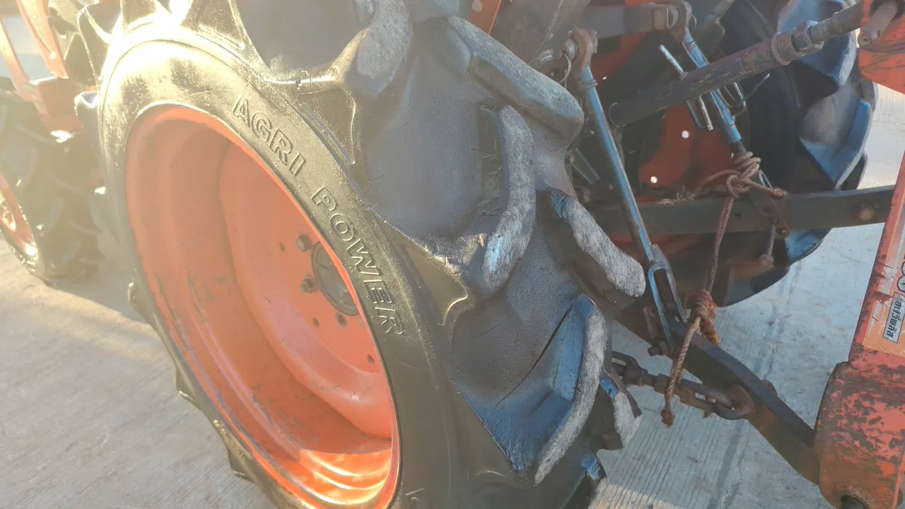 2016 Kubota L3218DT – Exterior