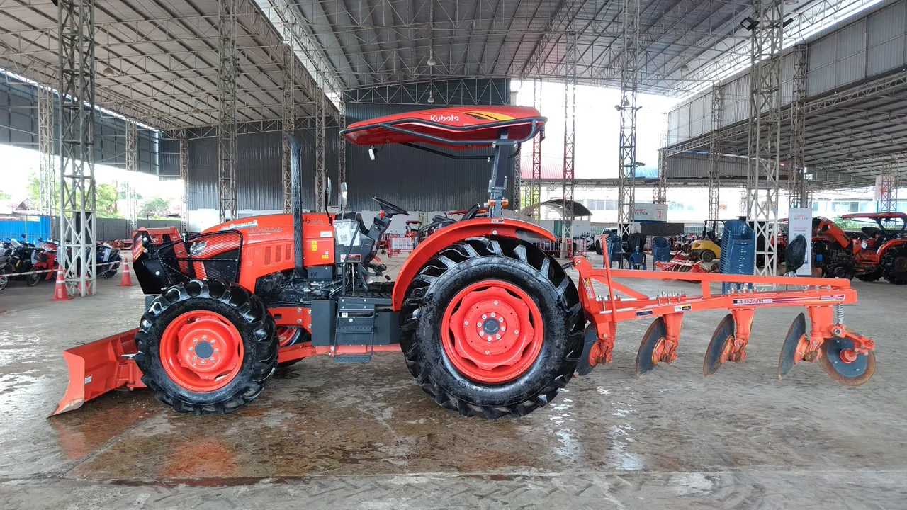 Kubota M7508 – Exterior