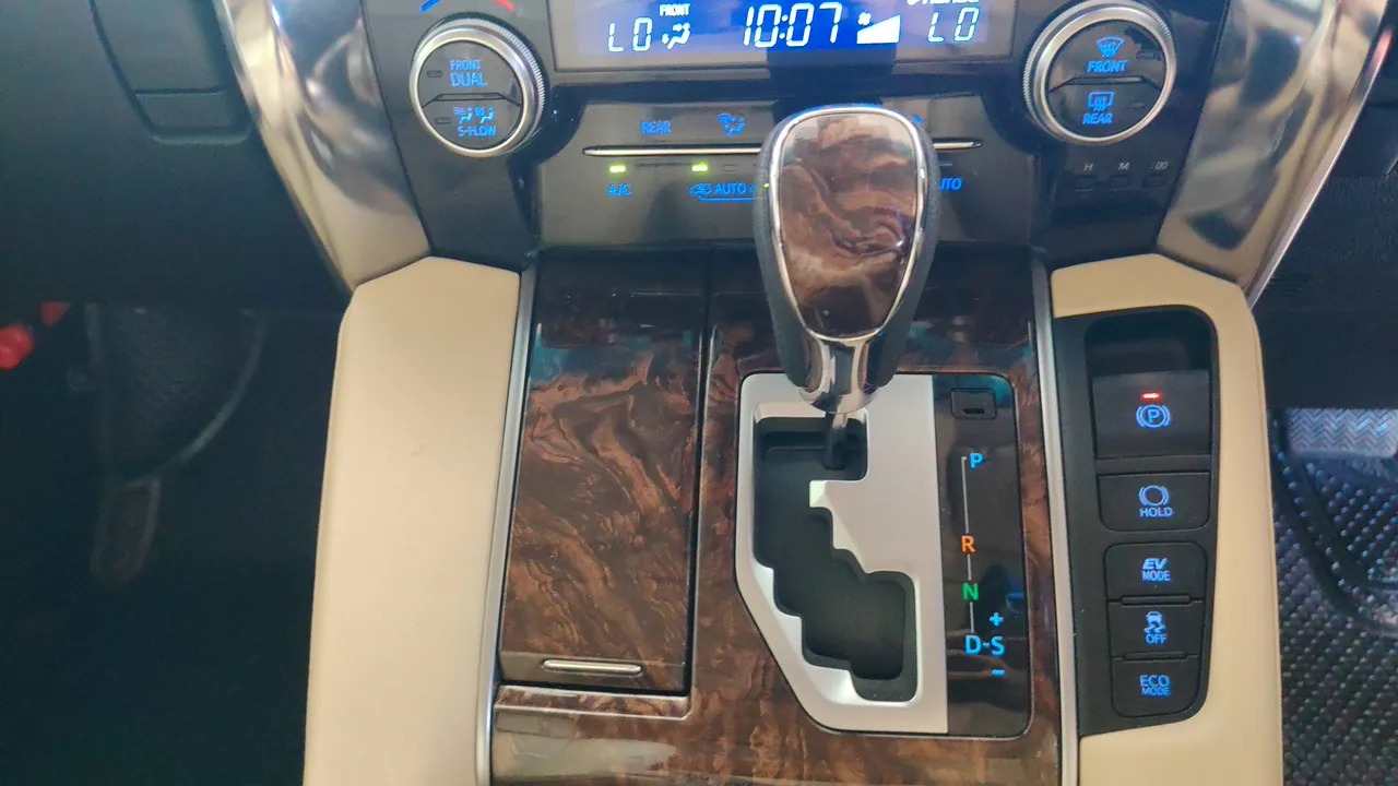 2023 Toyota Alphard – Exterior