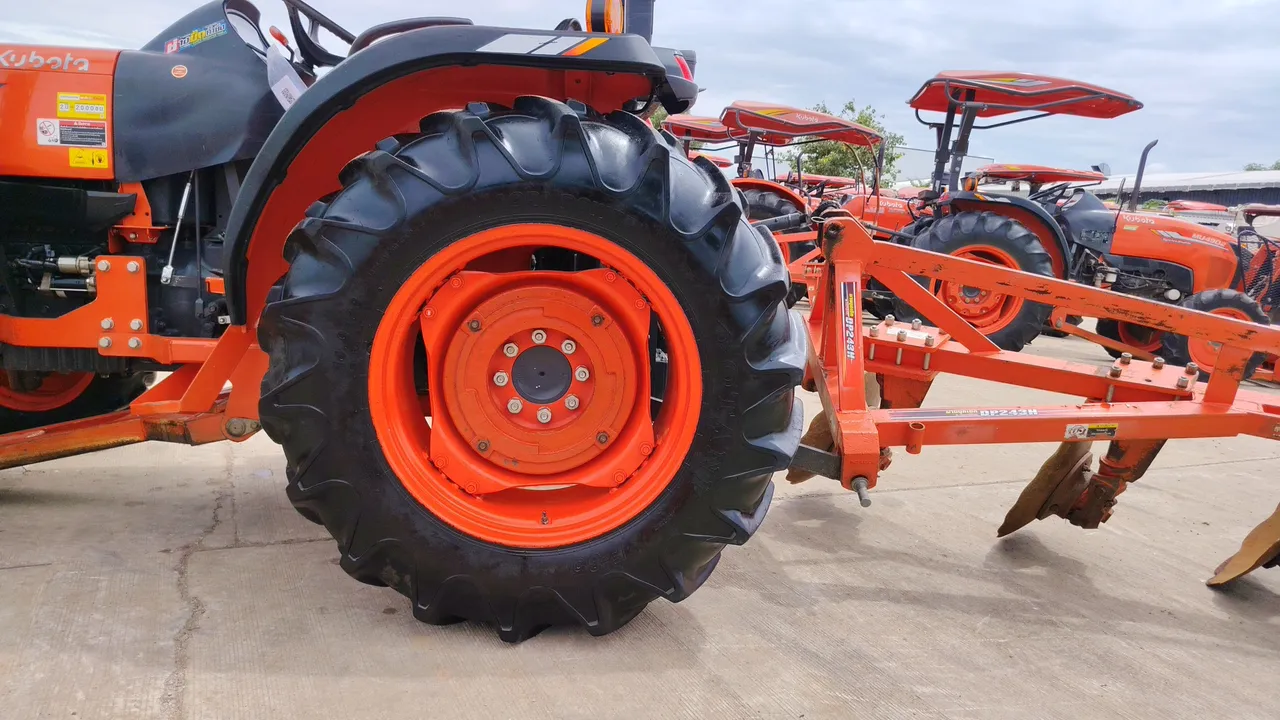 2025 Kubota MU4902 – Wheel