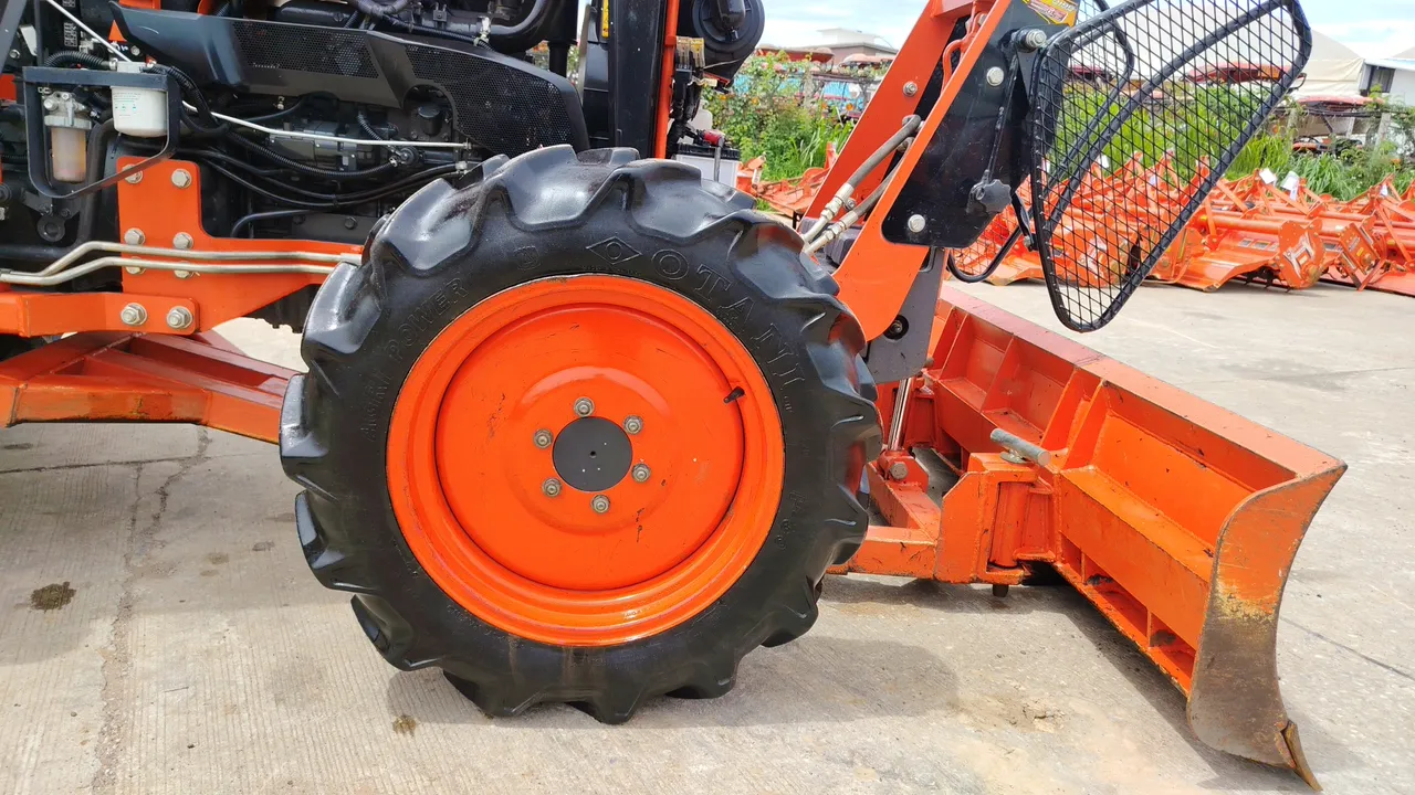 2025 Kubota MU4902 – Wheel
