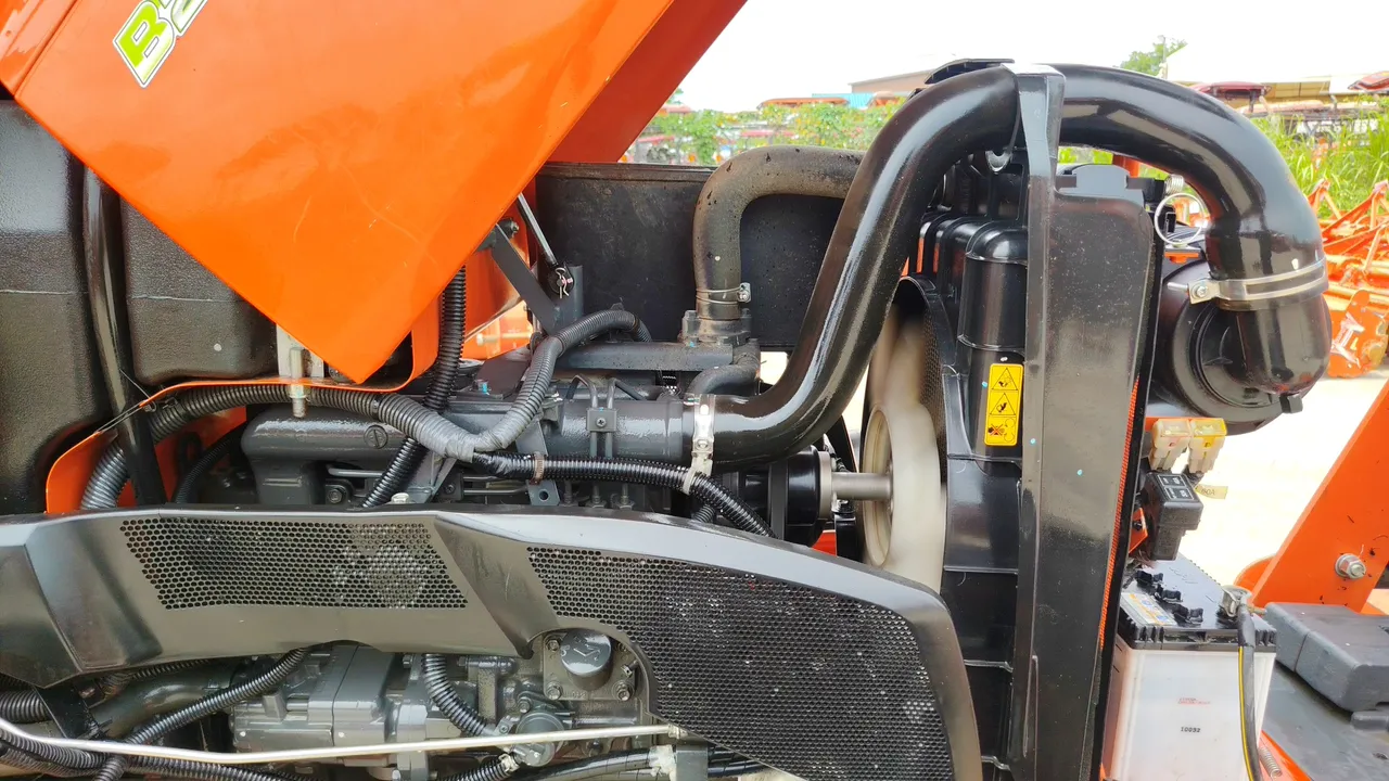 2025 Kubota MU4902 – Engine