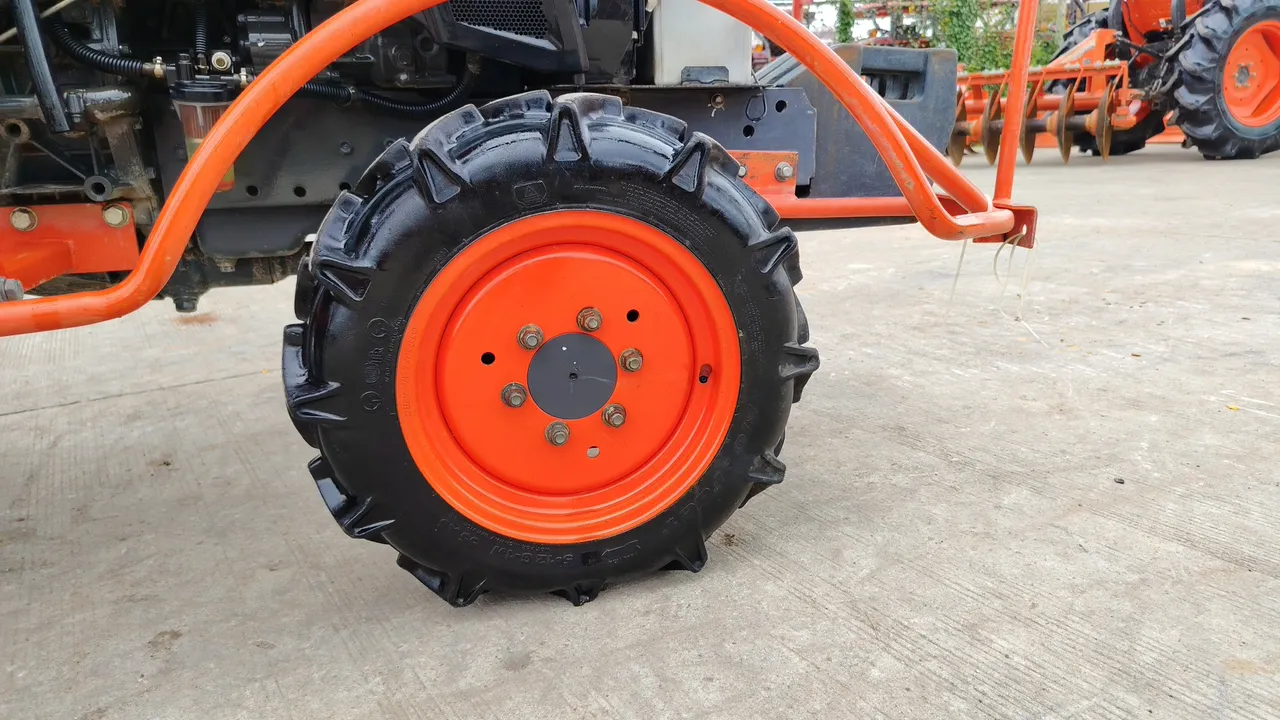 2024 Kubota B2140SN-B – Wheel