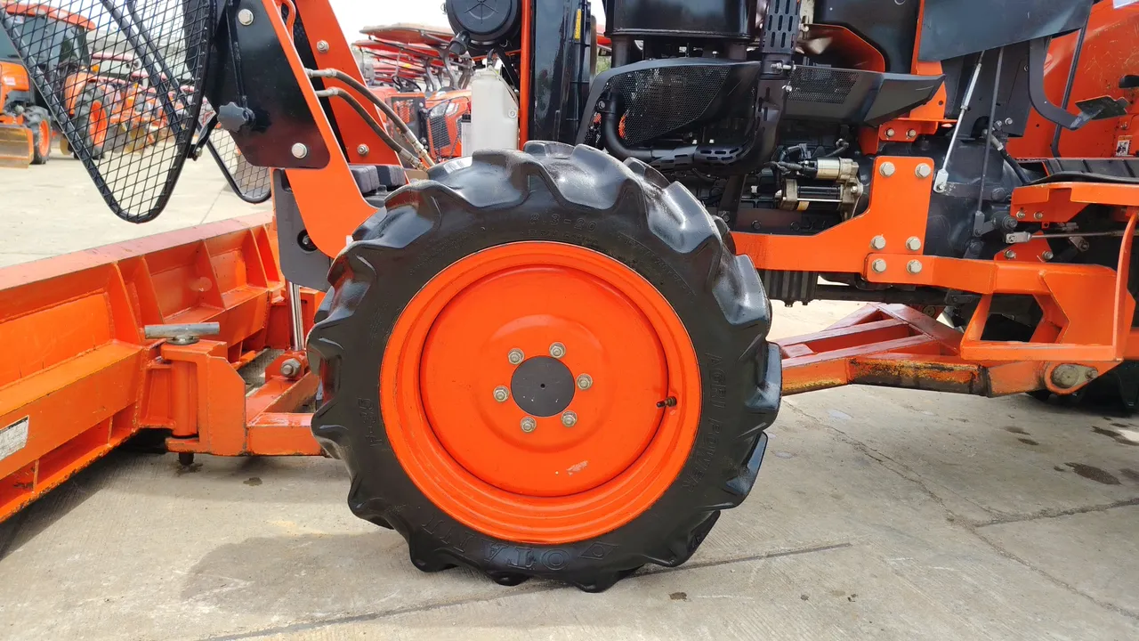 2025 Kubota MU4902 – Wheel