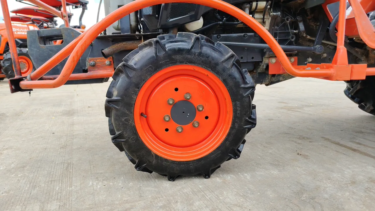 2024 Kubota B2140SN-B – Wheel