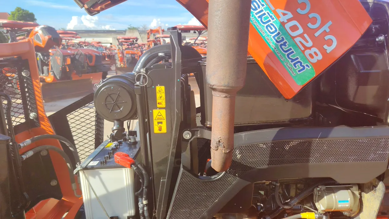 2025 Kubota L4028 – Exterior