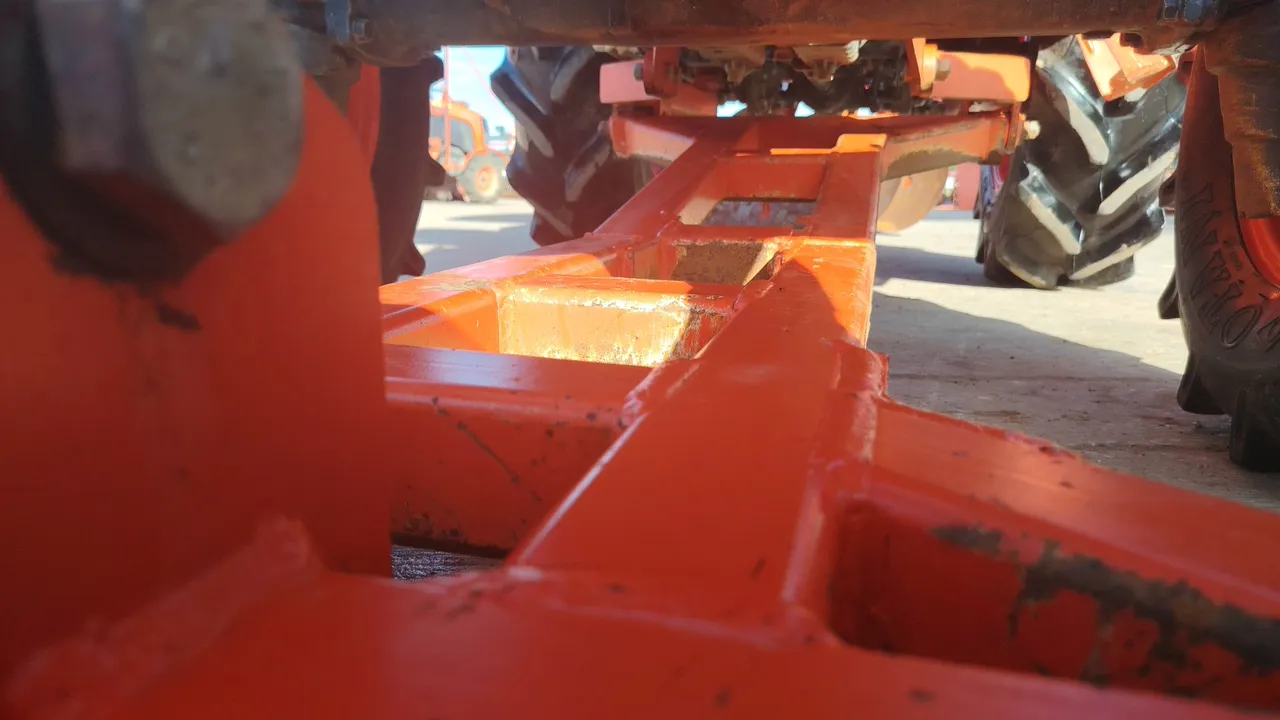 2025 Kubota L4028 – Exterior