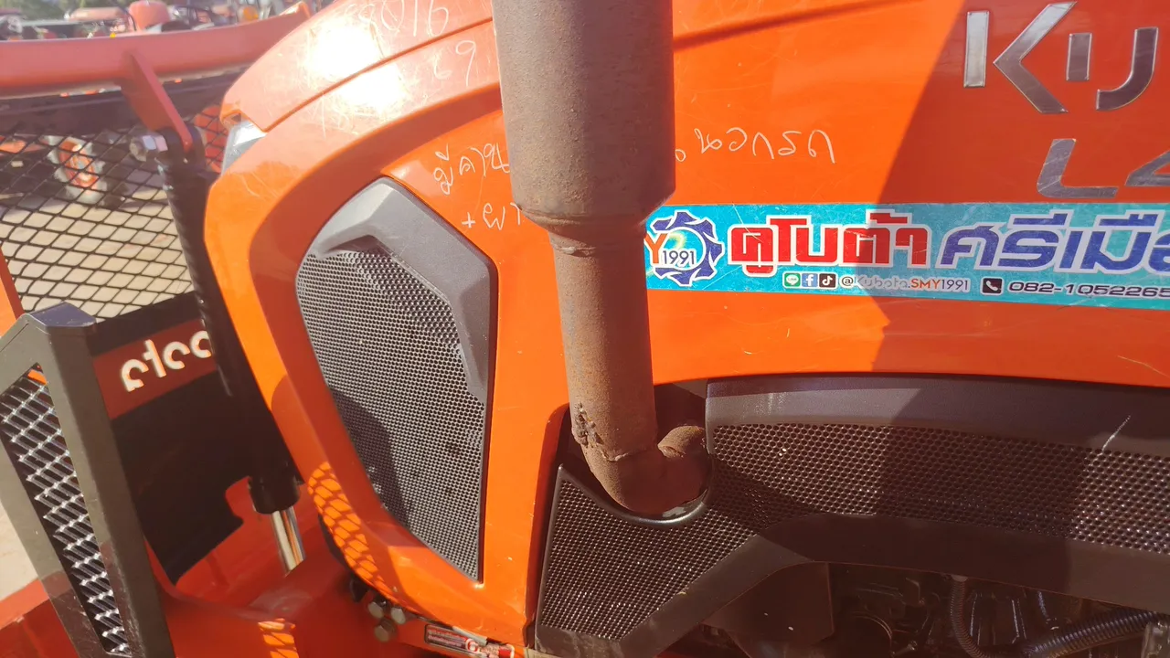 2025 Kubota L4028 – Exterior
