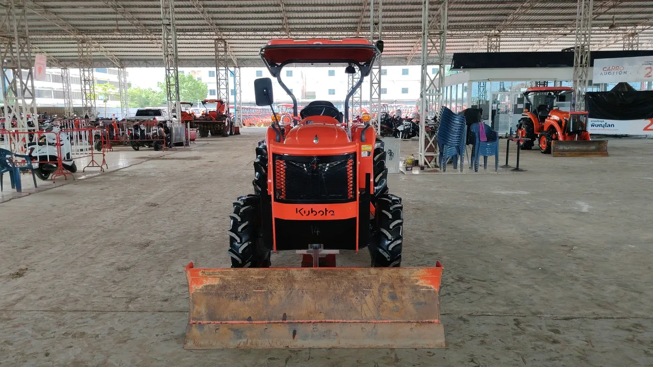 2025 Kubota L4028 – Front