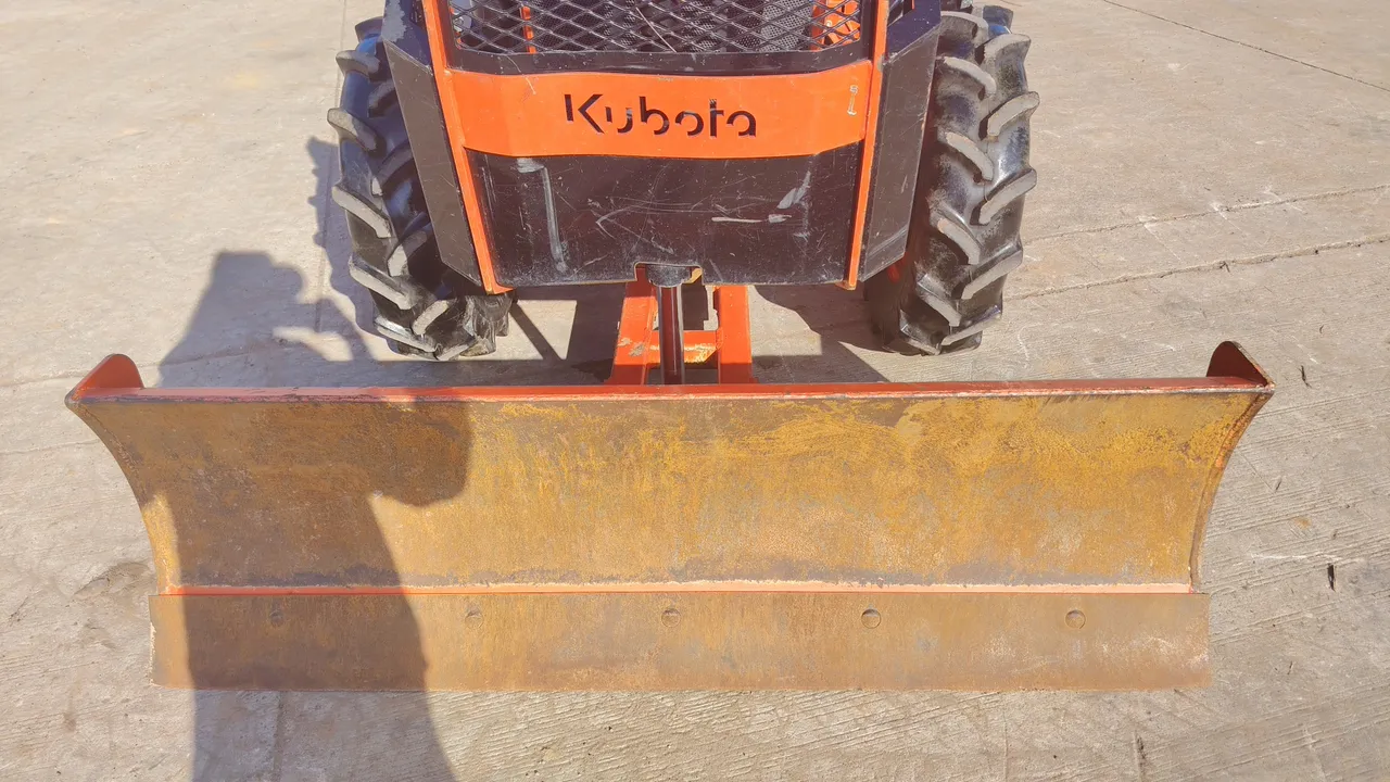 2025 Kubota L4028 – Exterior
