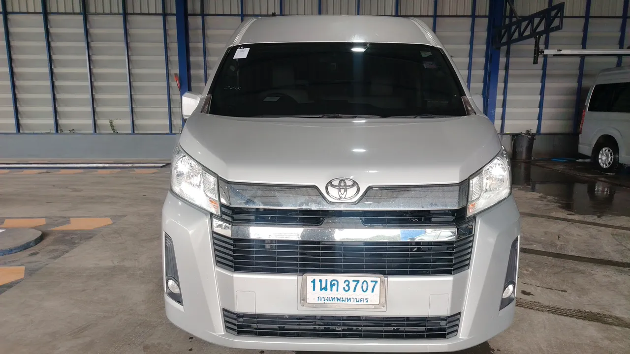 2021 Toyota Commuter – Exterior