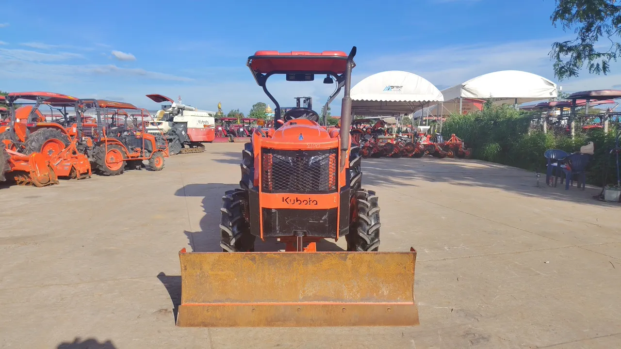2025 Kubota L4028 – Exterior