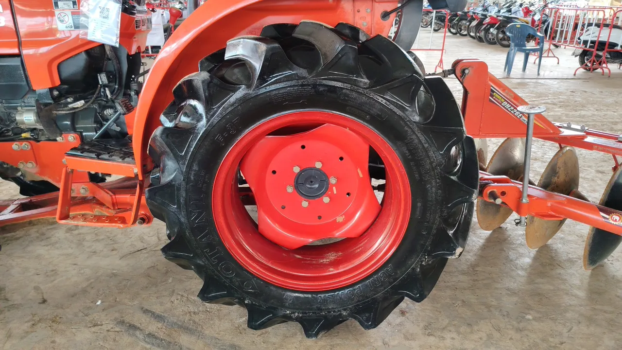 2025 Kubota L4028 – Wheel