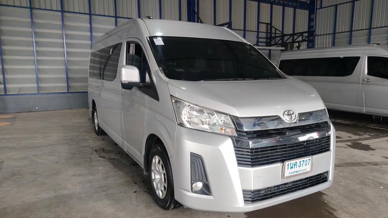 2021 Toyota Commuter – Exterior