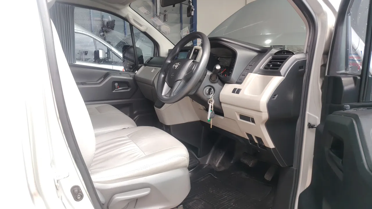 2021 Toyota Commuter – Exterior
