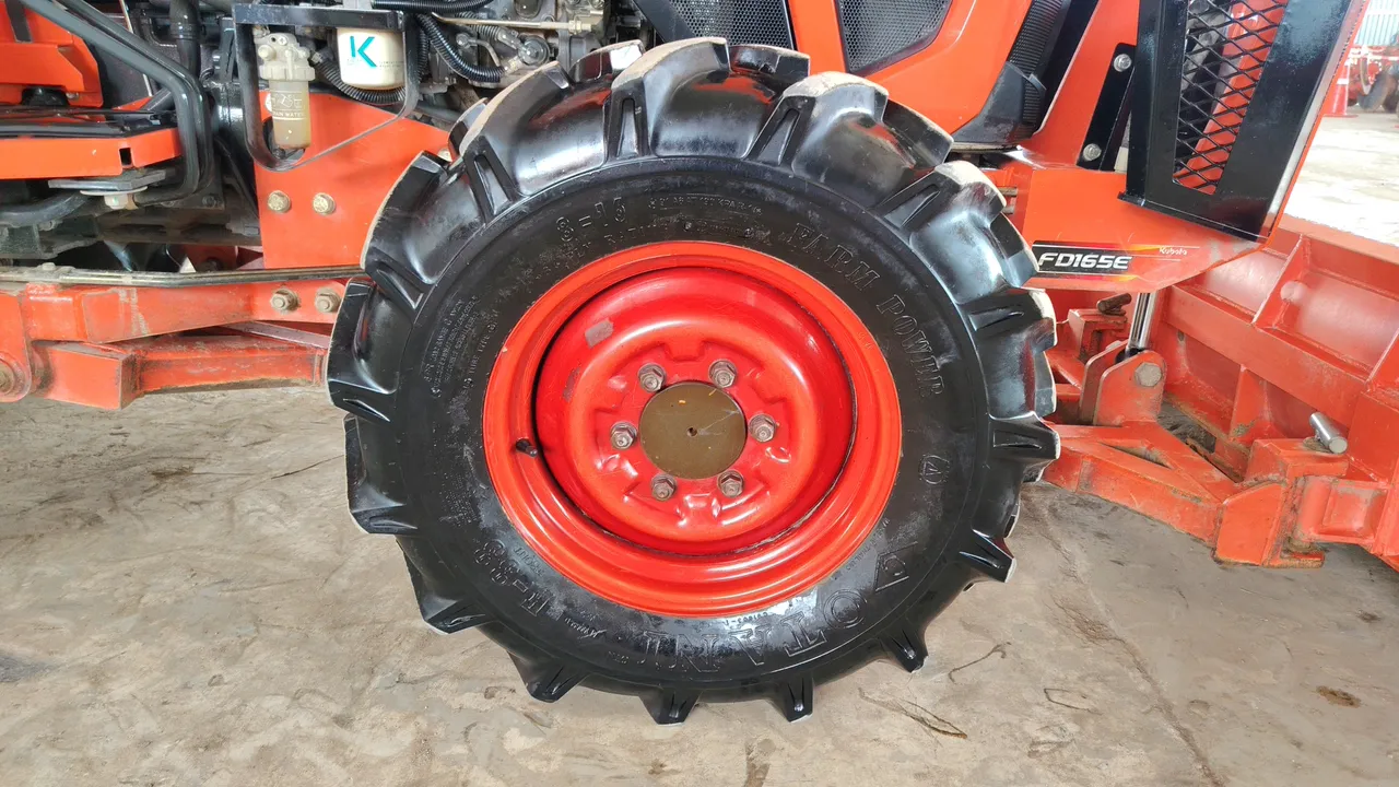2025 Kubota L4028 – Wheel