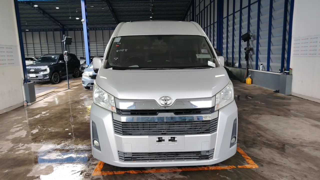2020 Toyota Commuter – Exterior