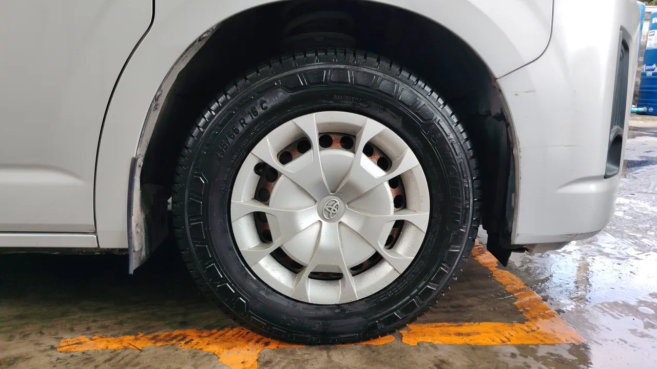 2020 Toyota Commuter – Exterior