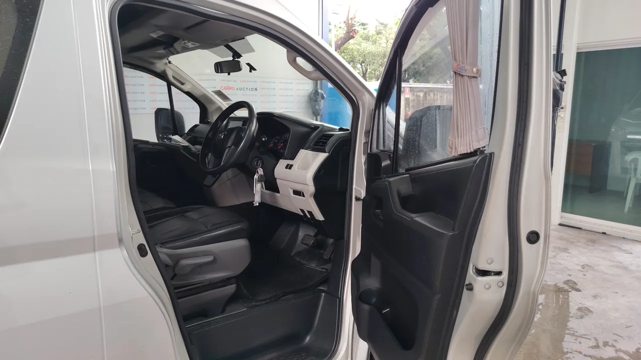 2020 Toyota Commuter – Exterior