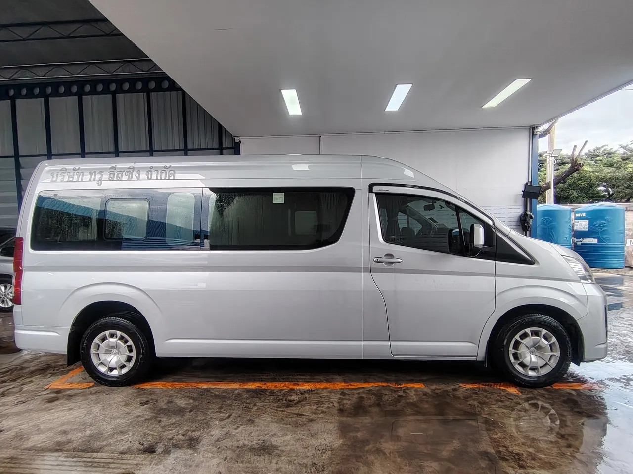 2020 Toyota Commuter – Exterior