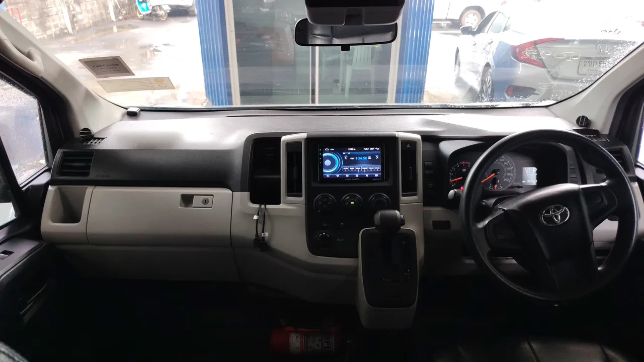 2020 Toyota Commuter – Exterior