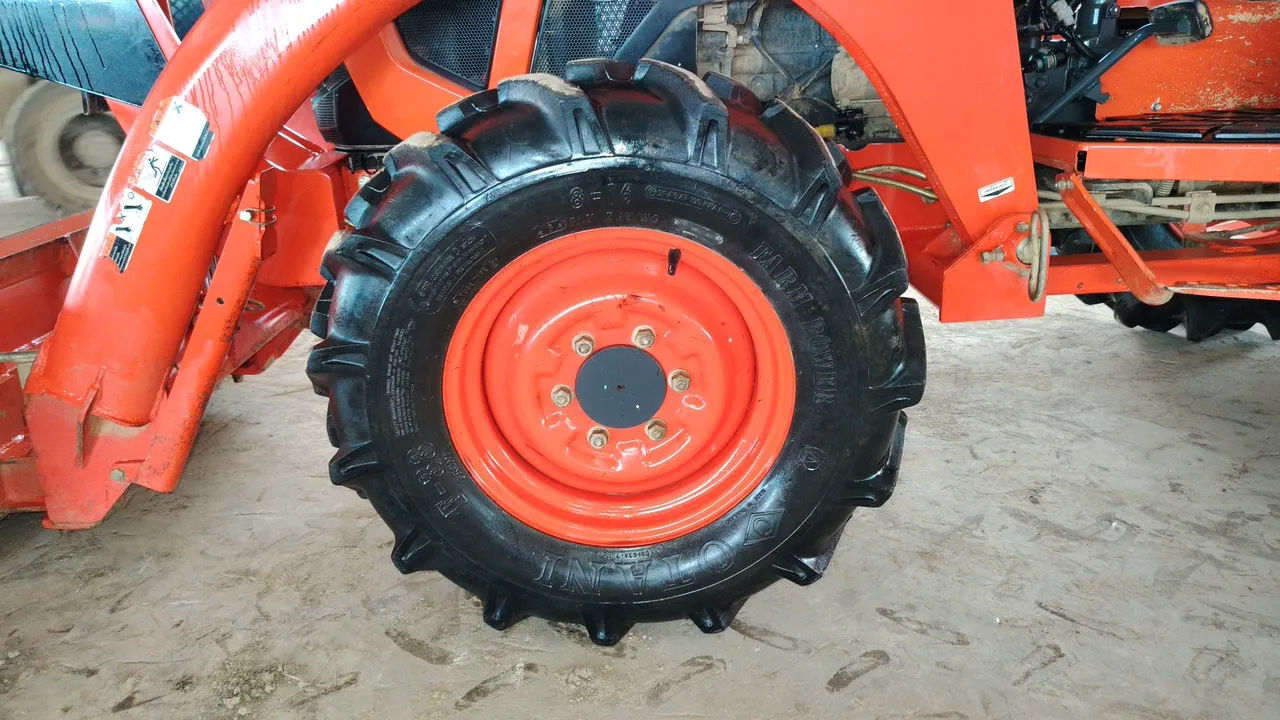 Kubota L4028 – Exterior