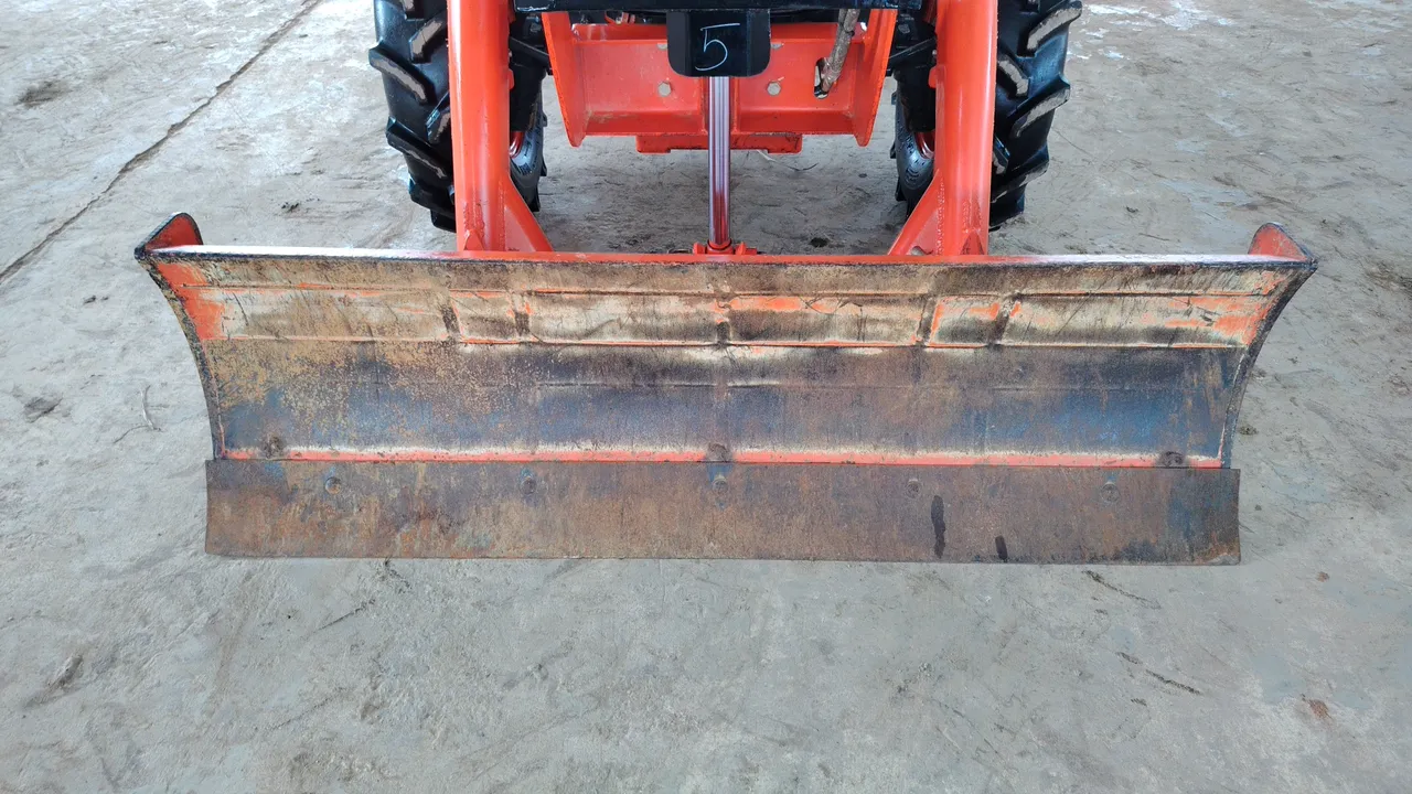 Kubota L4028 – Exterior