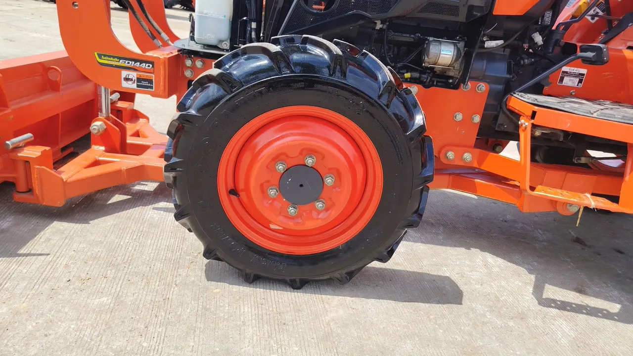 2016 Kubota L3218SP – Exterior