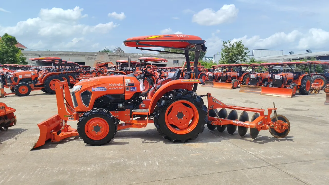 2016 Kubota L3218SP – Exterior