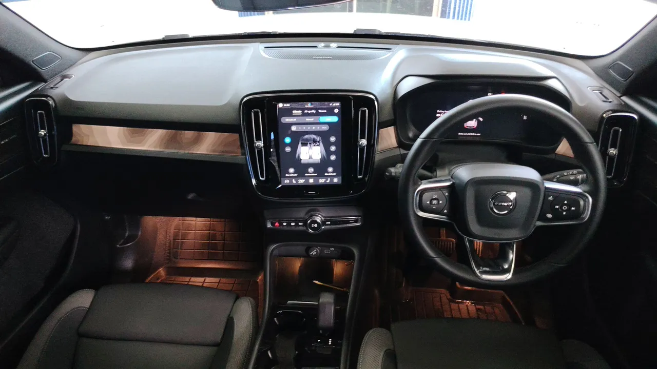 2024 Volvo EX40 – Exterior