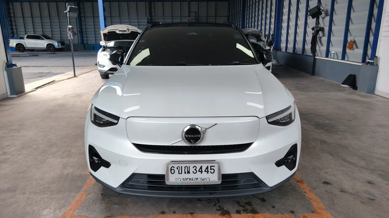 2024 Volvo EX40 – Exterior