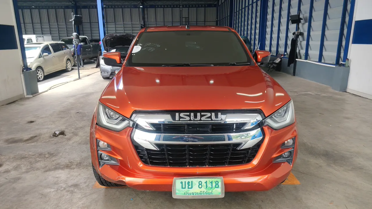 2020 Isuzu D-Max – Front