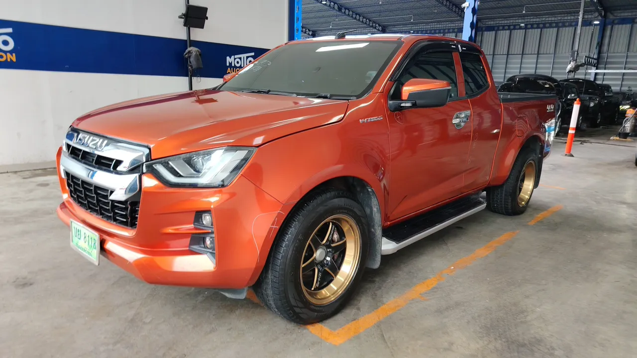 2020 Isuzu D-Max – Front