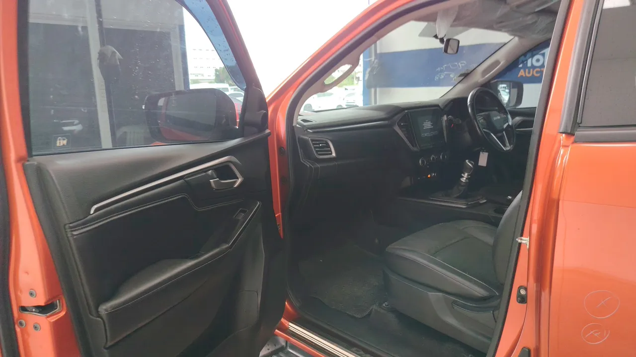 2020 Isuzu D-Max – Front