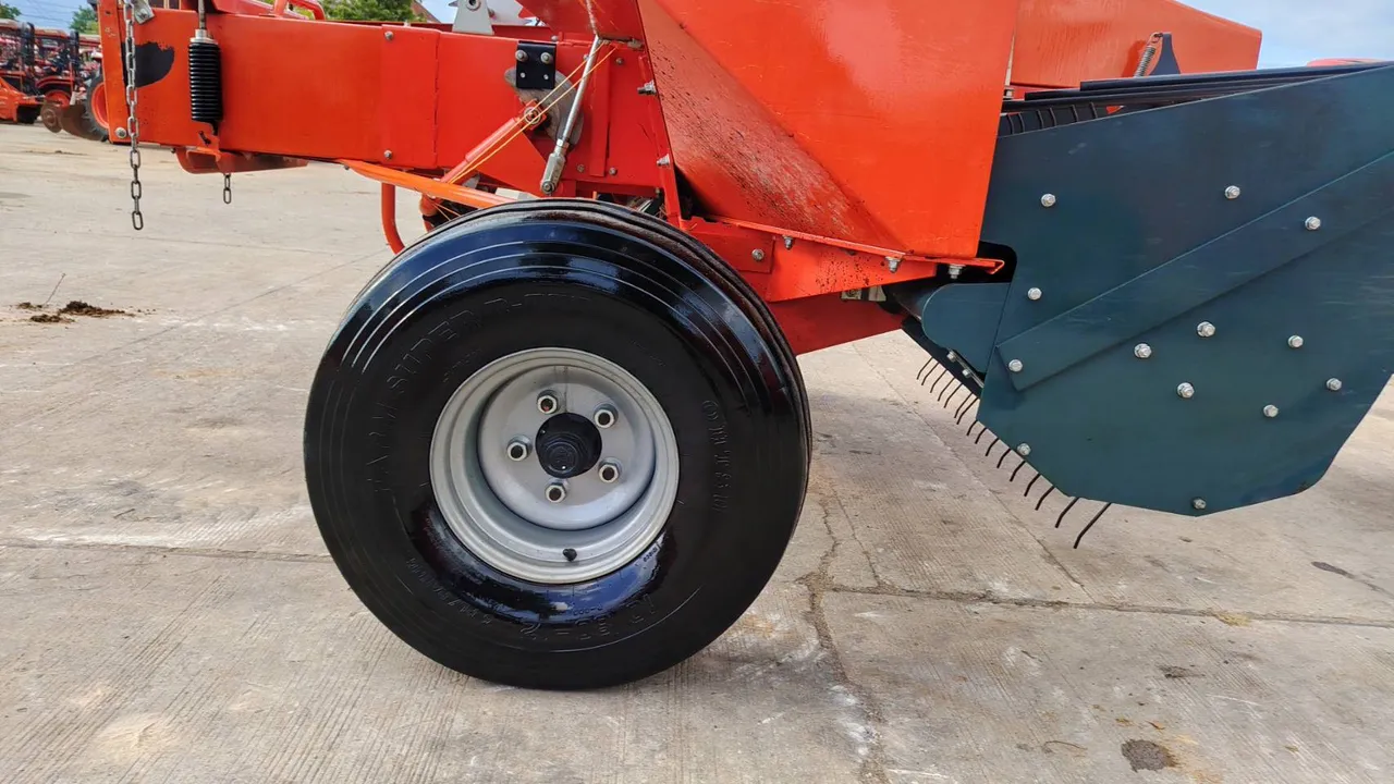 2024 Kubota HB135 – Side