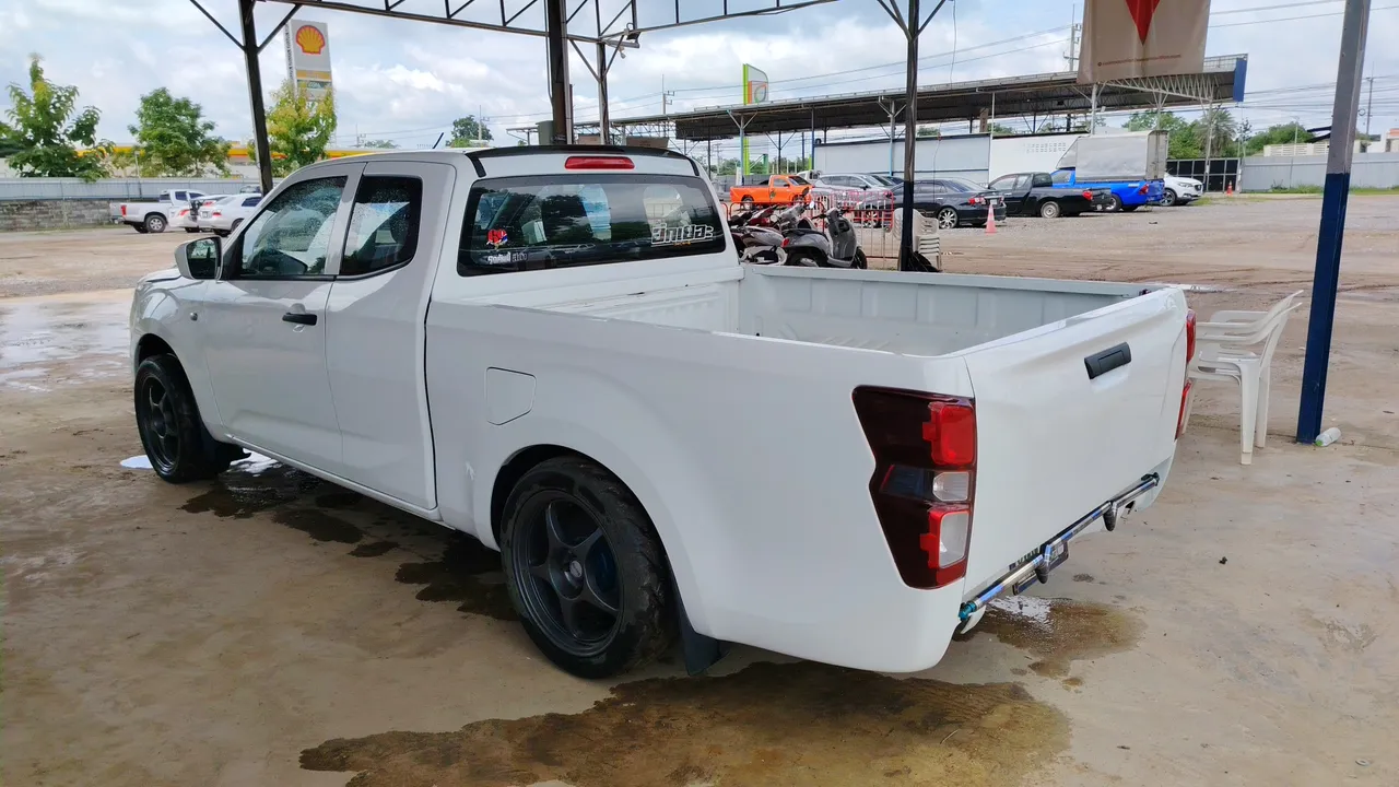 2021 Isuzu D-Max – Back