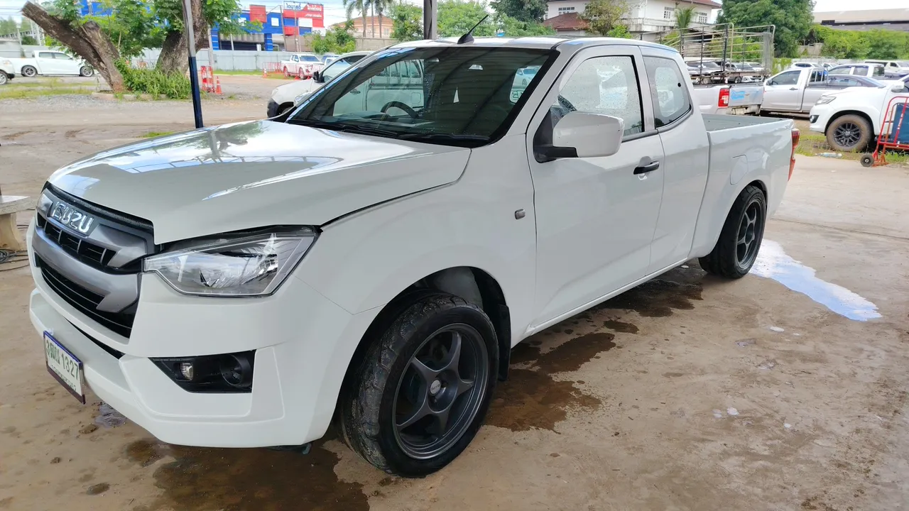 2021 Isuzu D-Max – Front