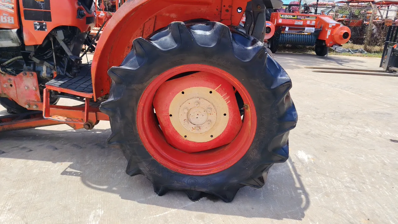 2015 Kubota L4708 SP – Wheel