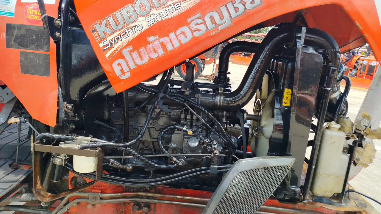 2015 Kubota L4708 SP – Engine