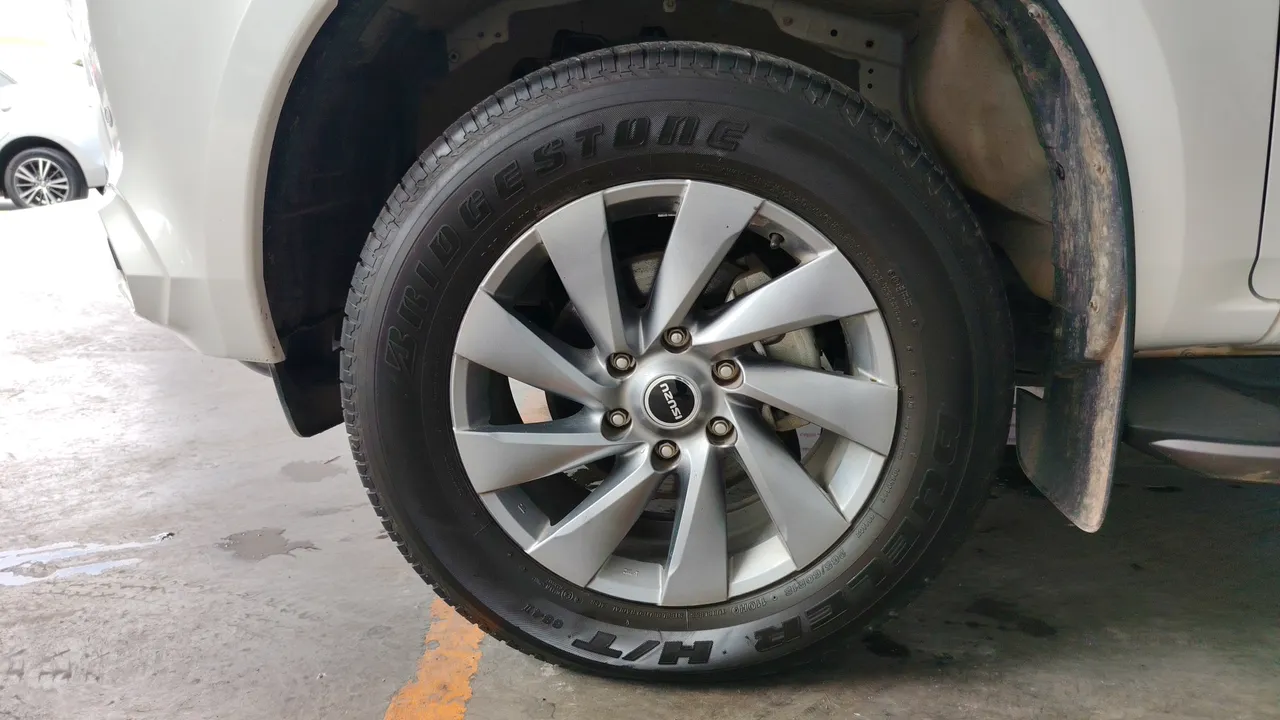 2022 Isuzu MU-X – Exterior