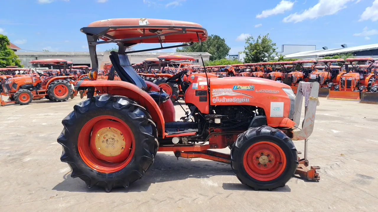 2015 Kubota L4708 SP – Side