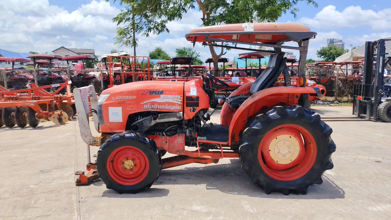 2015 Kubota L4708 SP – Side
