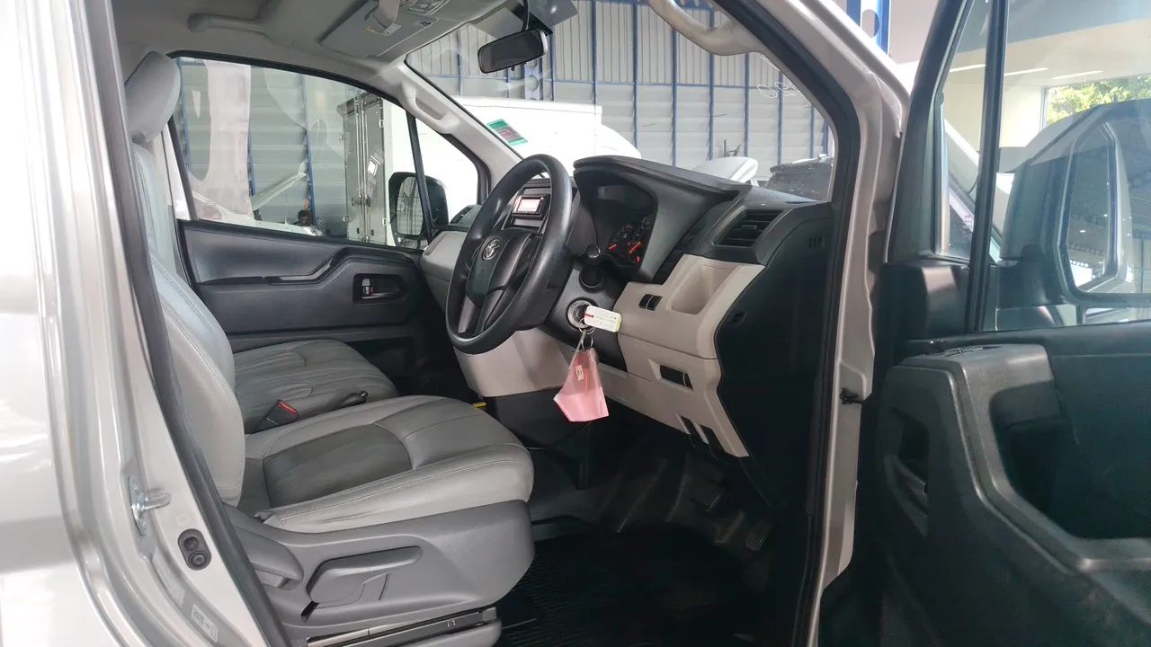 2022 Toyota Commuter – Exterior